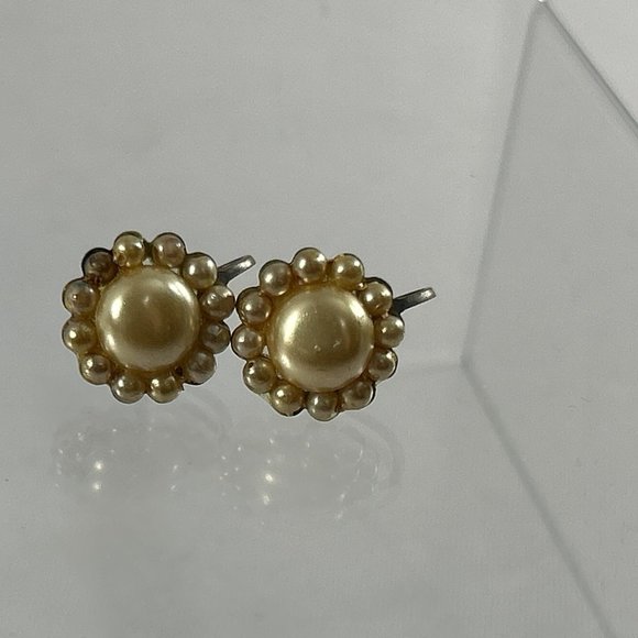 Vintage Faux Pearl Flower Shaped Screw Back Earrings Silver Tone - Picture 2 of 7